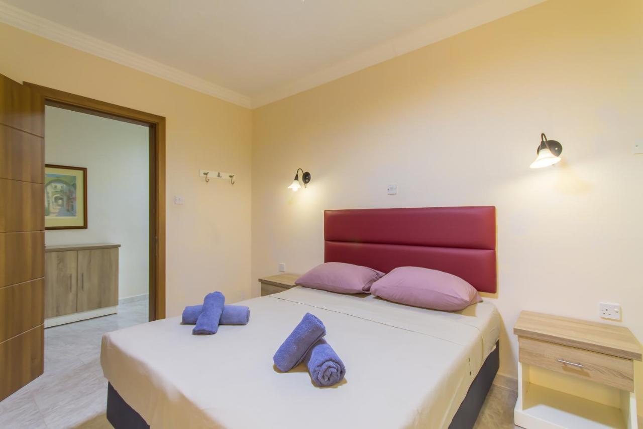 Pool & Sea Merill Apartments Меллиеха Экстерьер фото