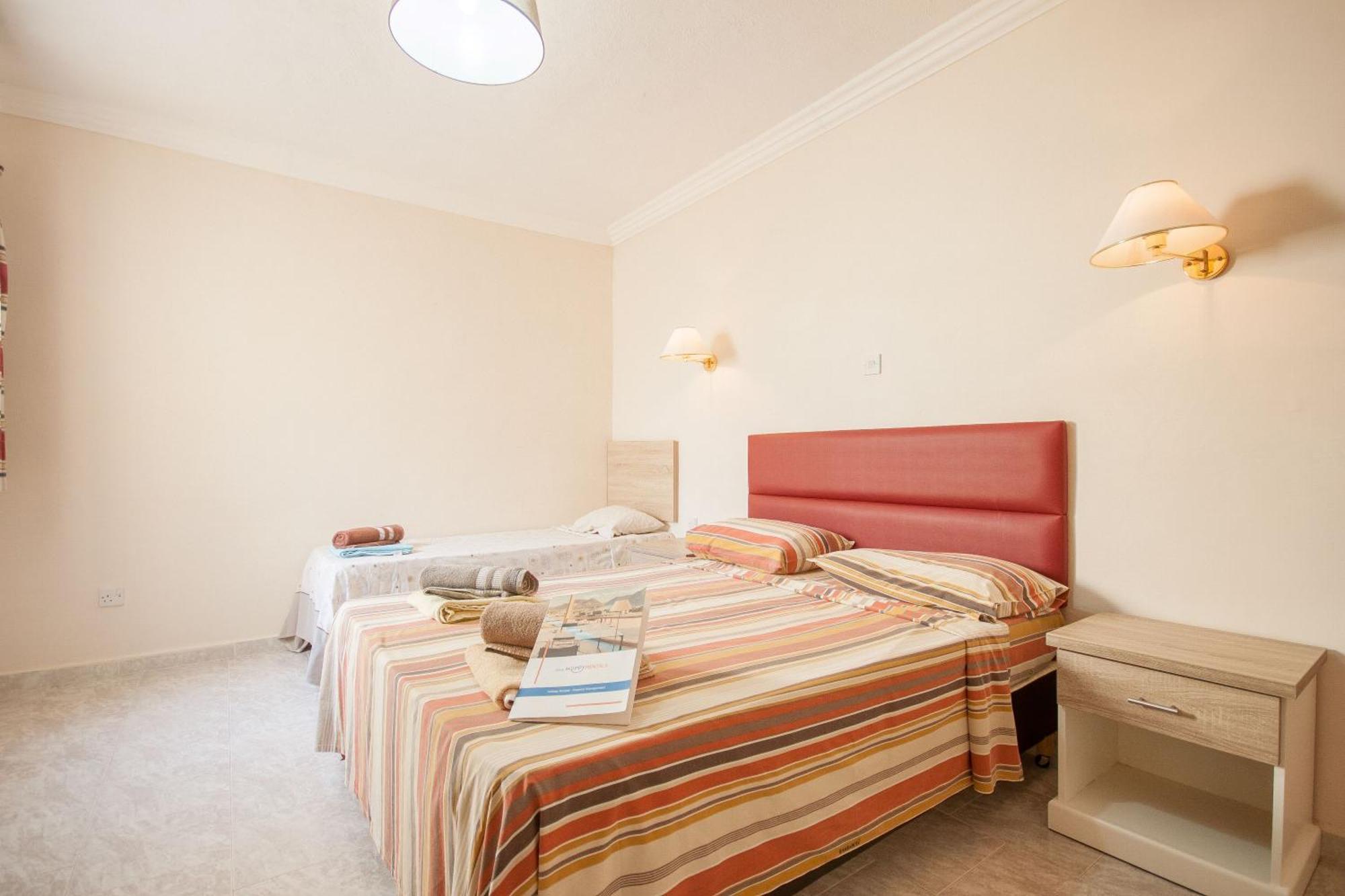 Pool & Sea Merill Apartments Меллиеха Экстерьер фото