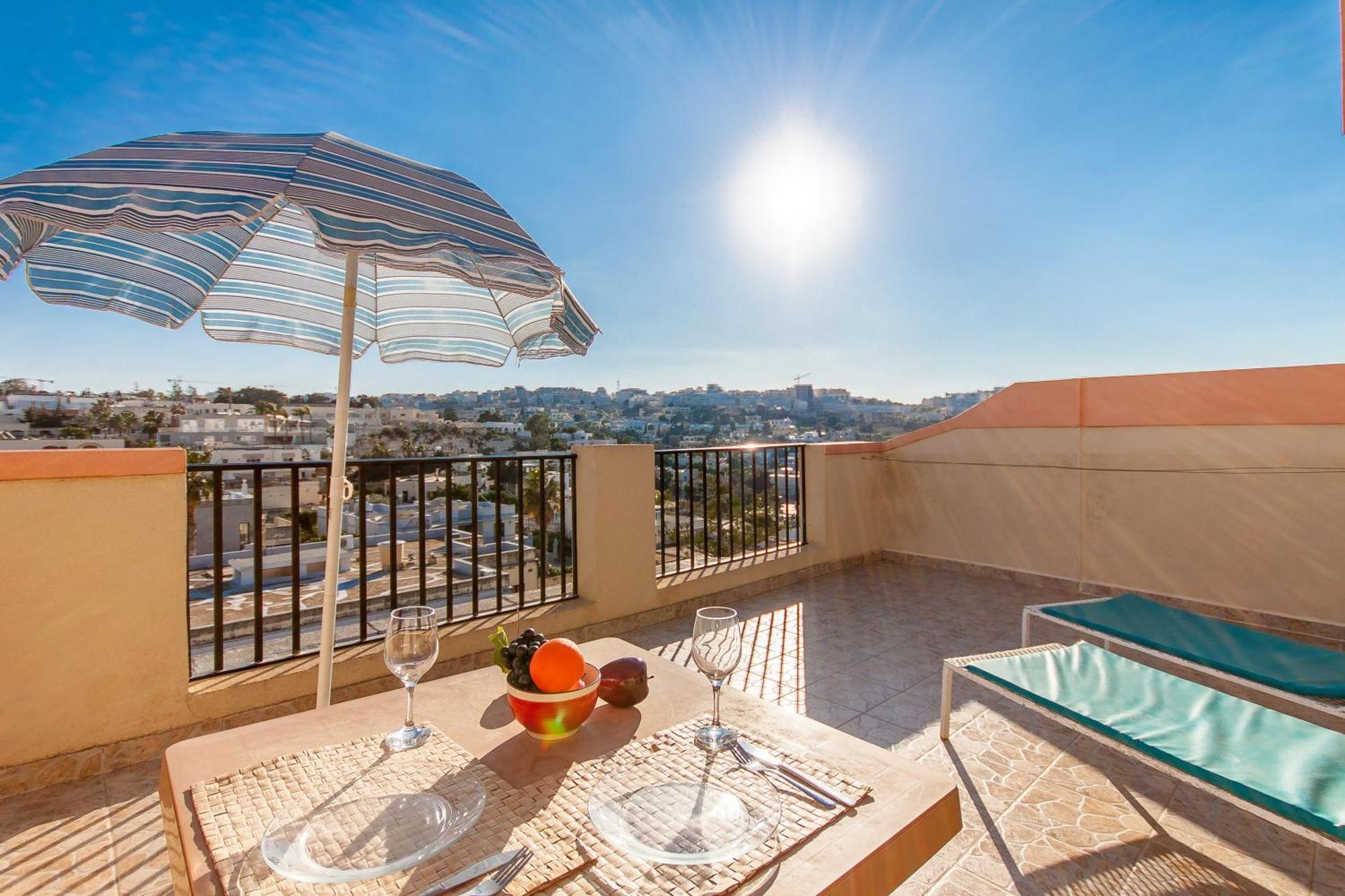 Pool & Sea Merill Apartments Меллиеха Номер фото