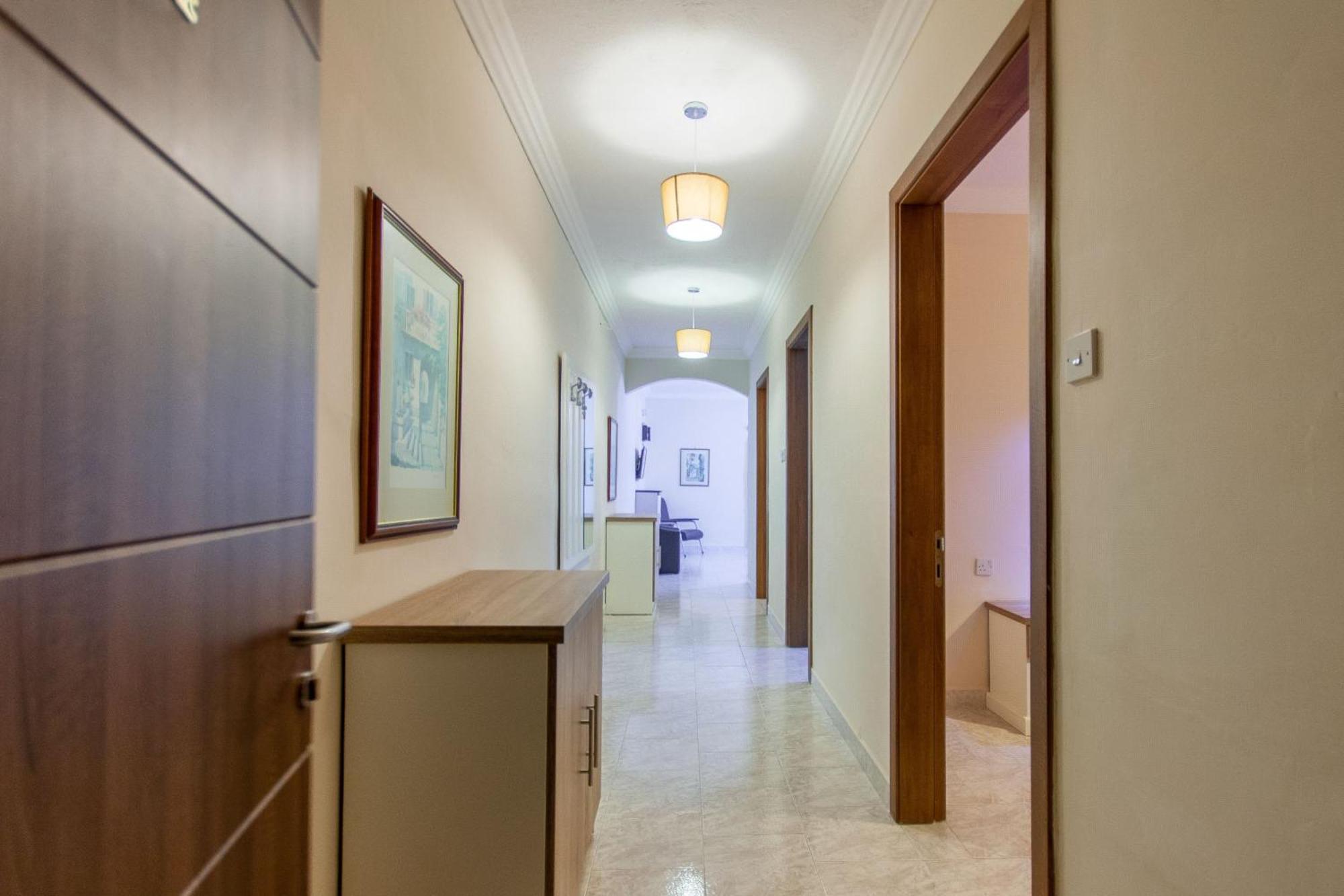 Pool & Sea Merill Apartments Меллиеха Номер фото